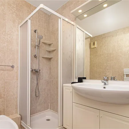 Cosy A - Proche De La - Ee *